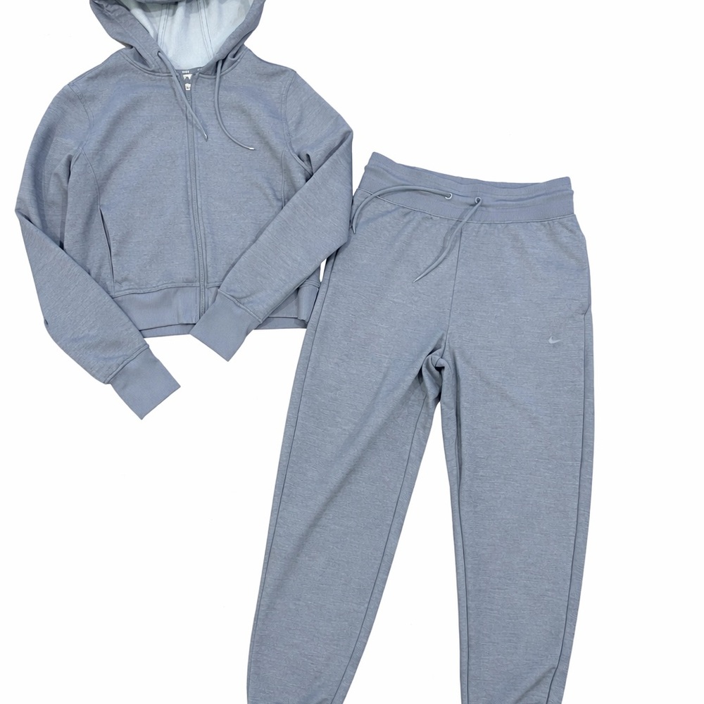Women’s Nike Therma-fit Gray Tracksuit Set